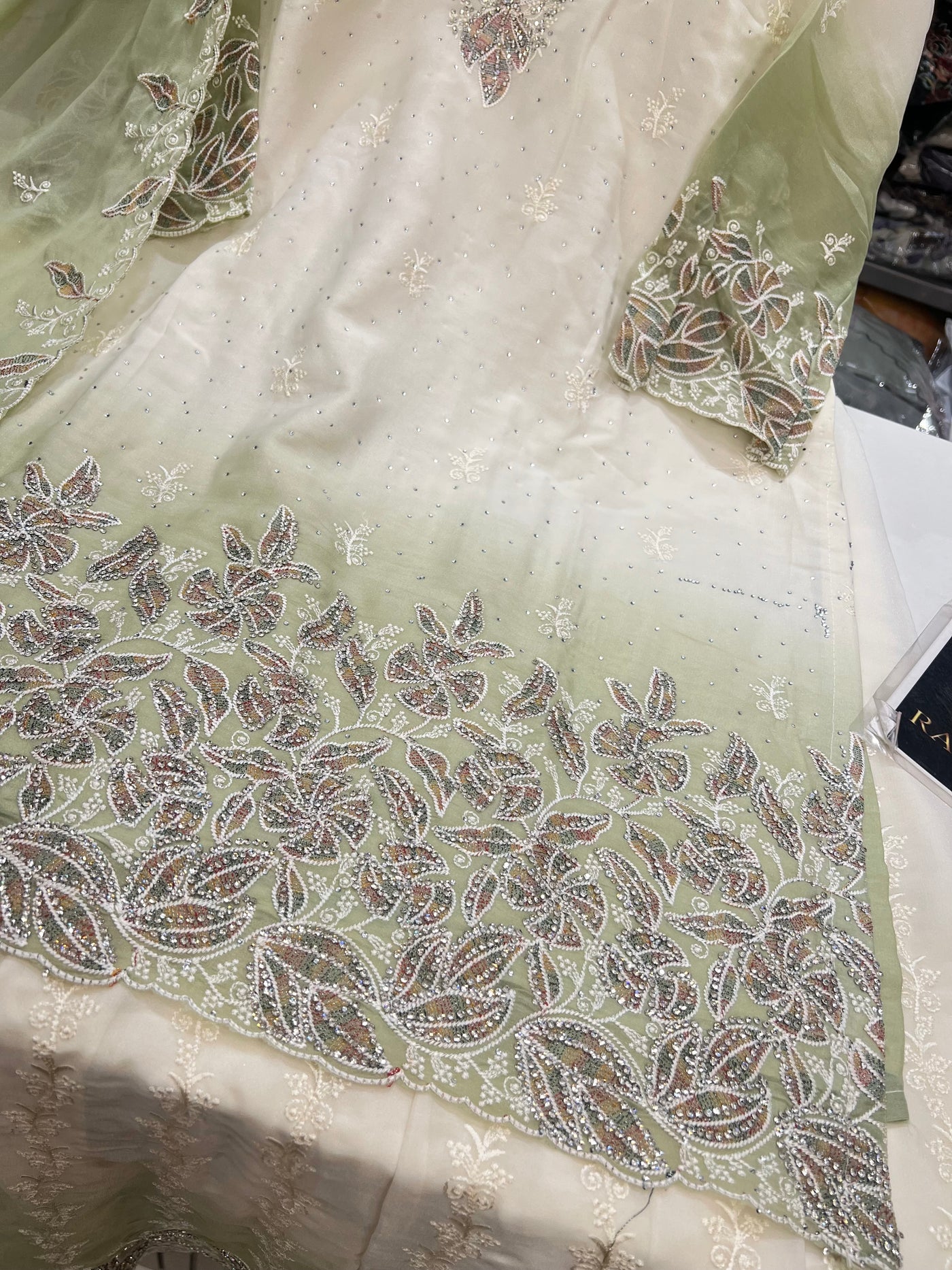 Pakistani party wear suits 17392