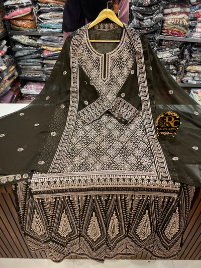 Traditional wedding attire 2819