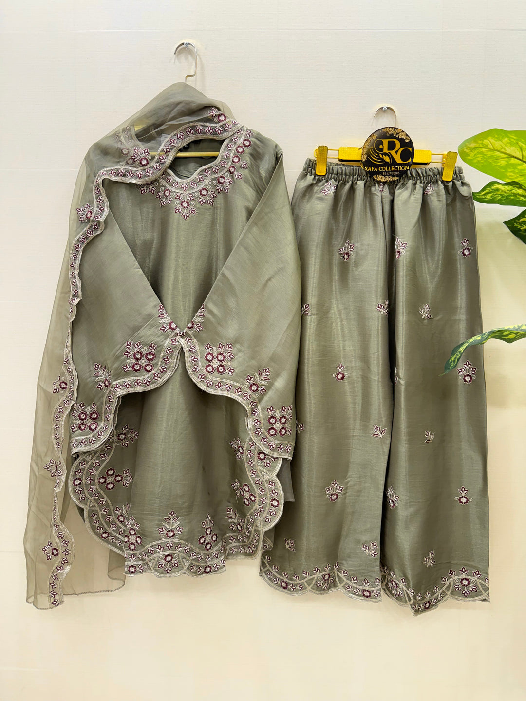 Pakistani Formal suits 2950