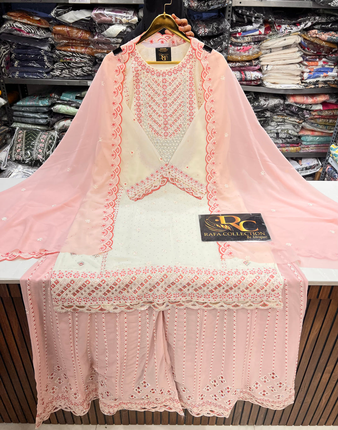 Pakistani party wear suits 17392