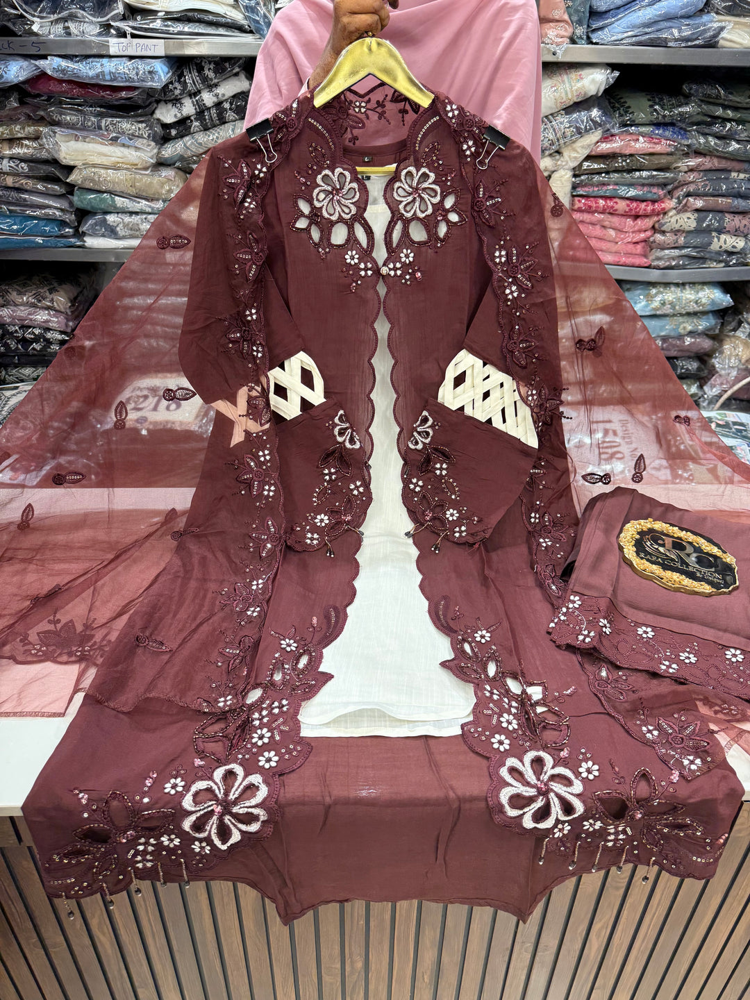 Premium cutwork suit 2556