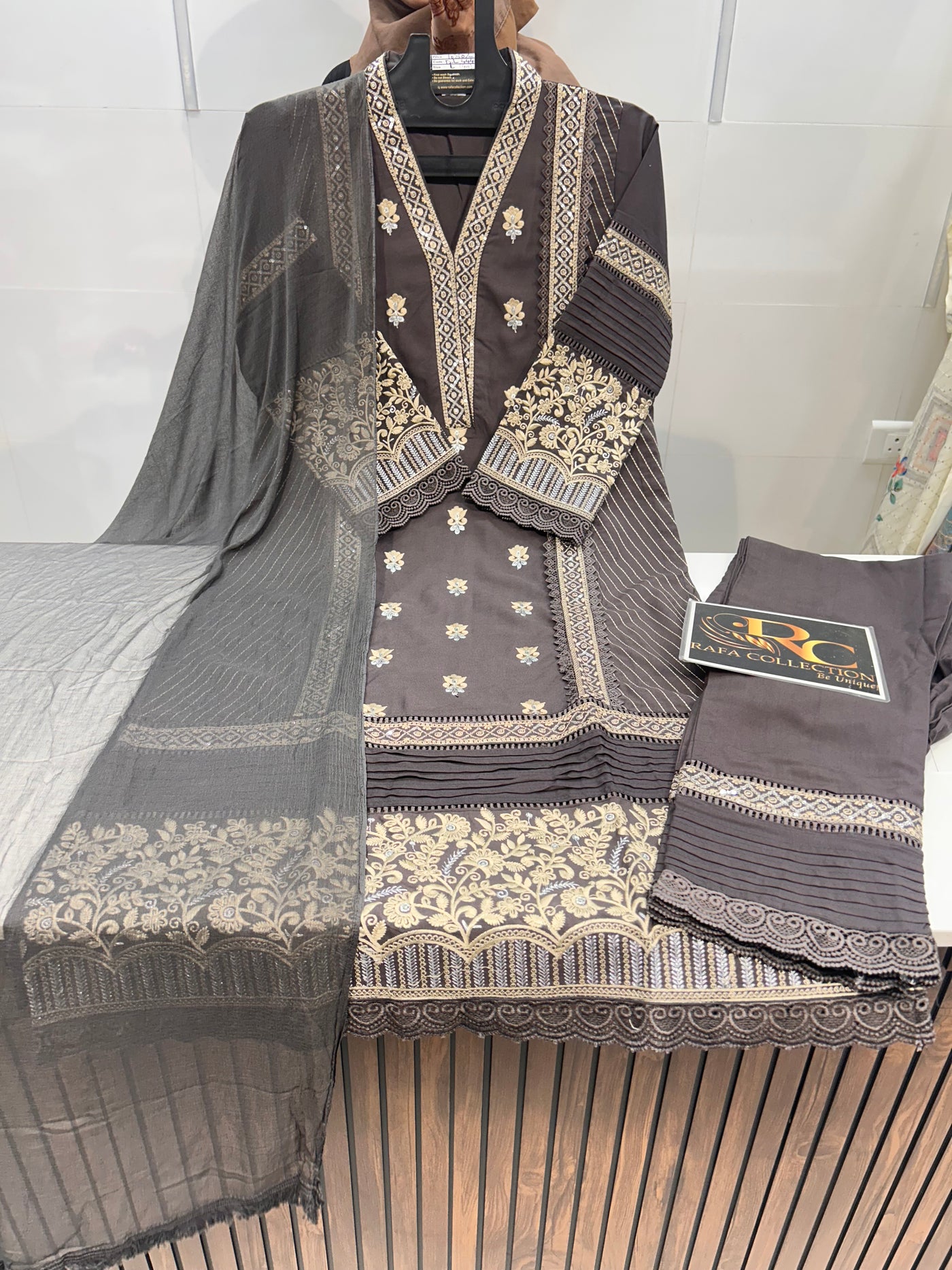 Karachi suits 444