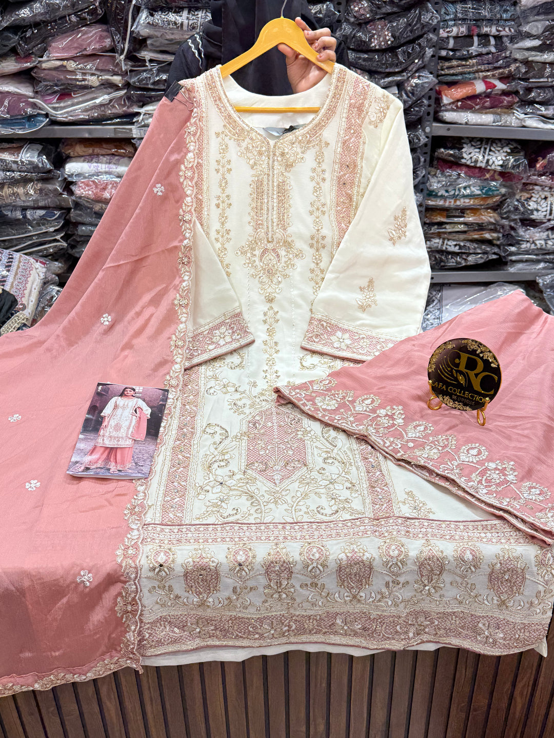 Party wear suits 3146