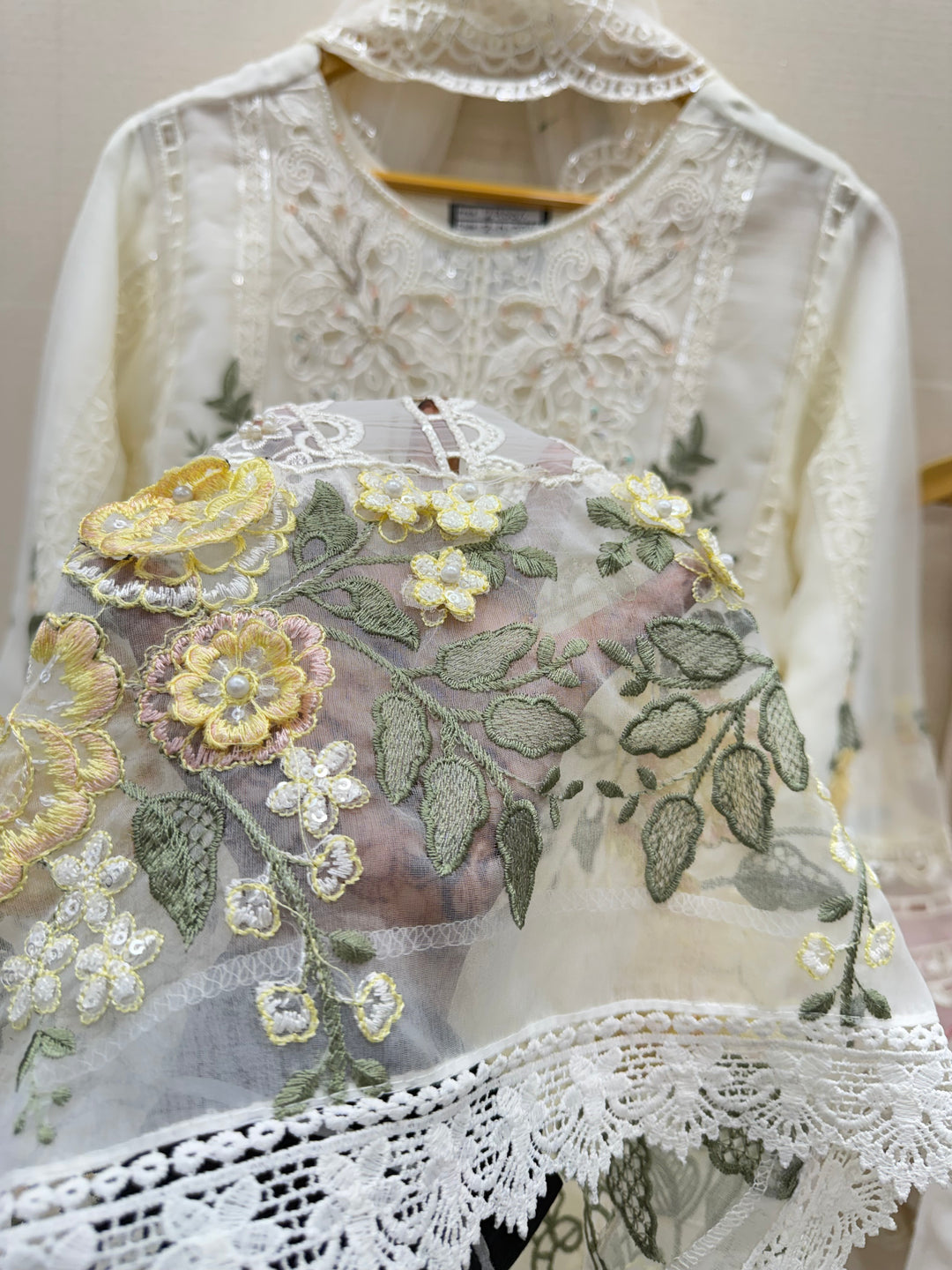 Pakistani chiffons suit 2960