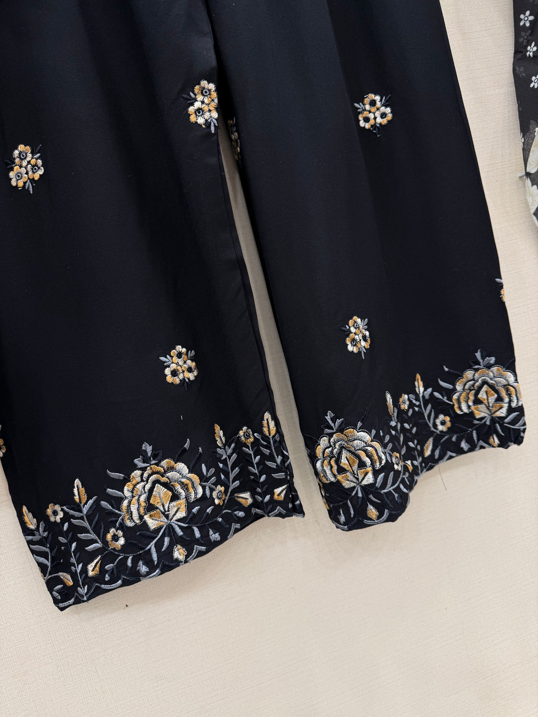 Embroidered pashmina suits 7027