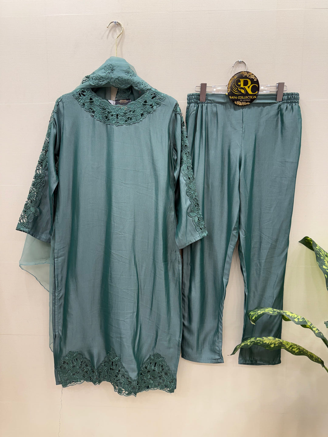 Pakistani Formals suits 3168