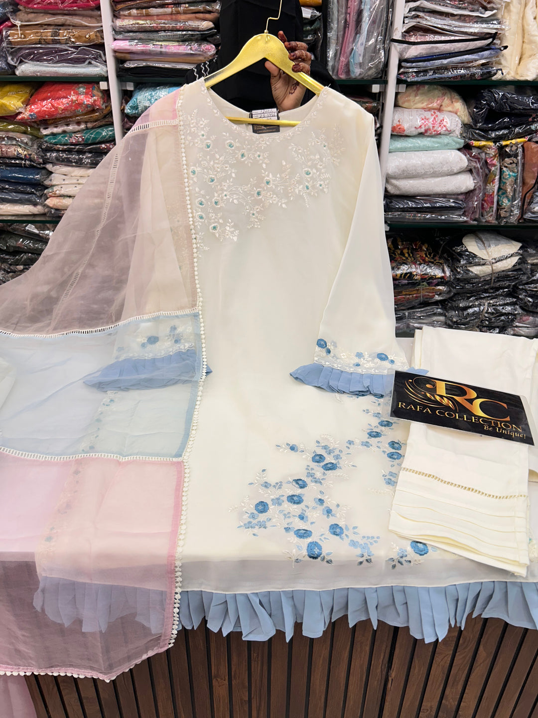 Pakistani formals 2376