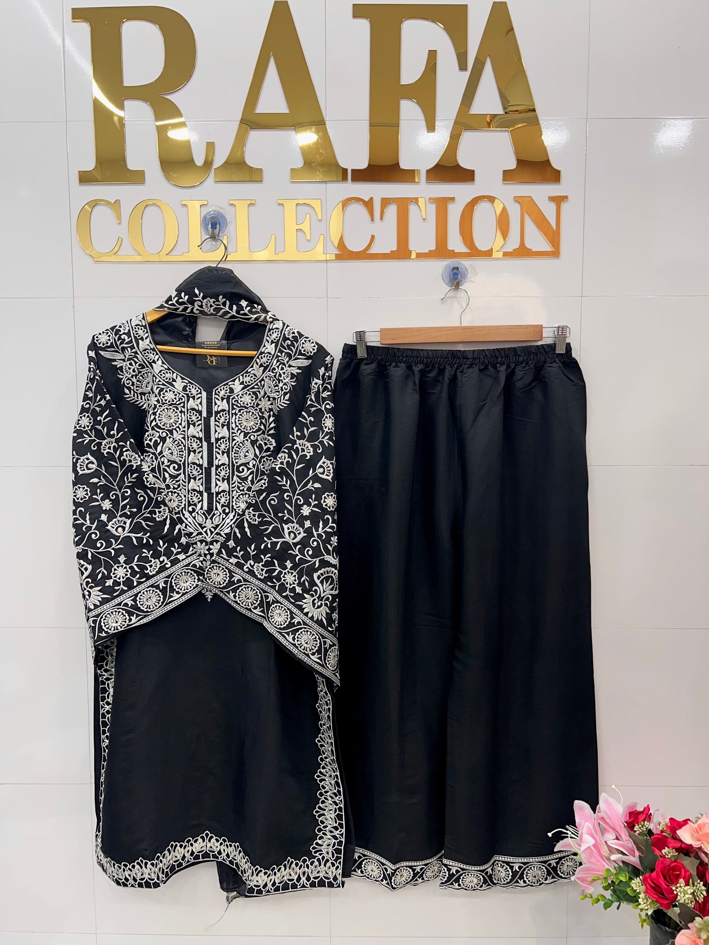 RC’s Luxe Designer Wear
 2664