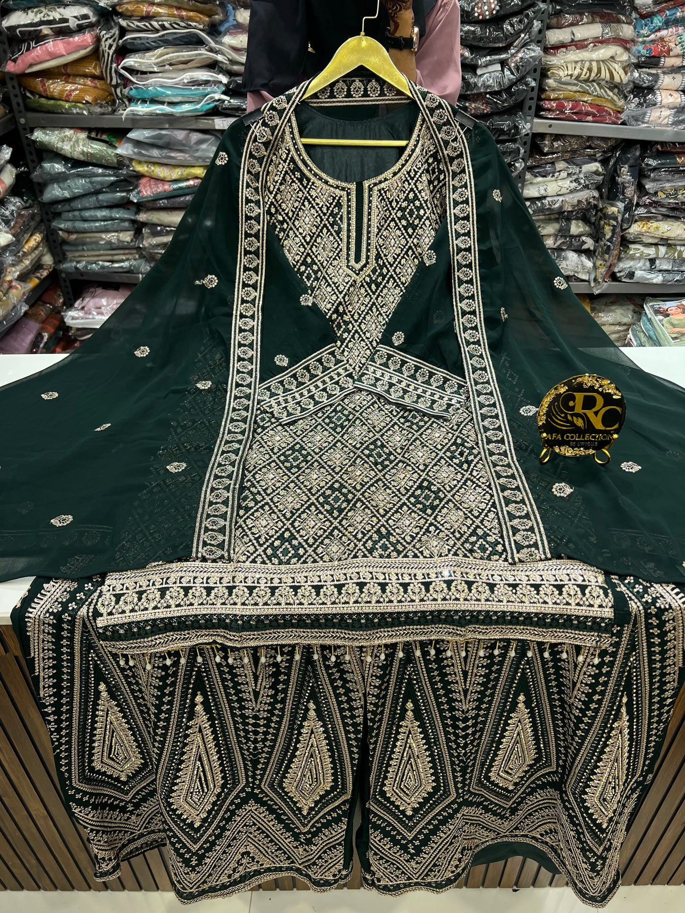 Traditional wedding attire 2819