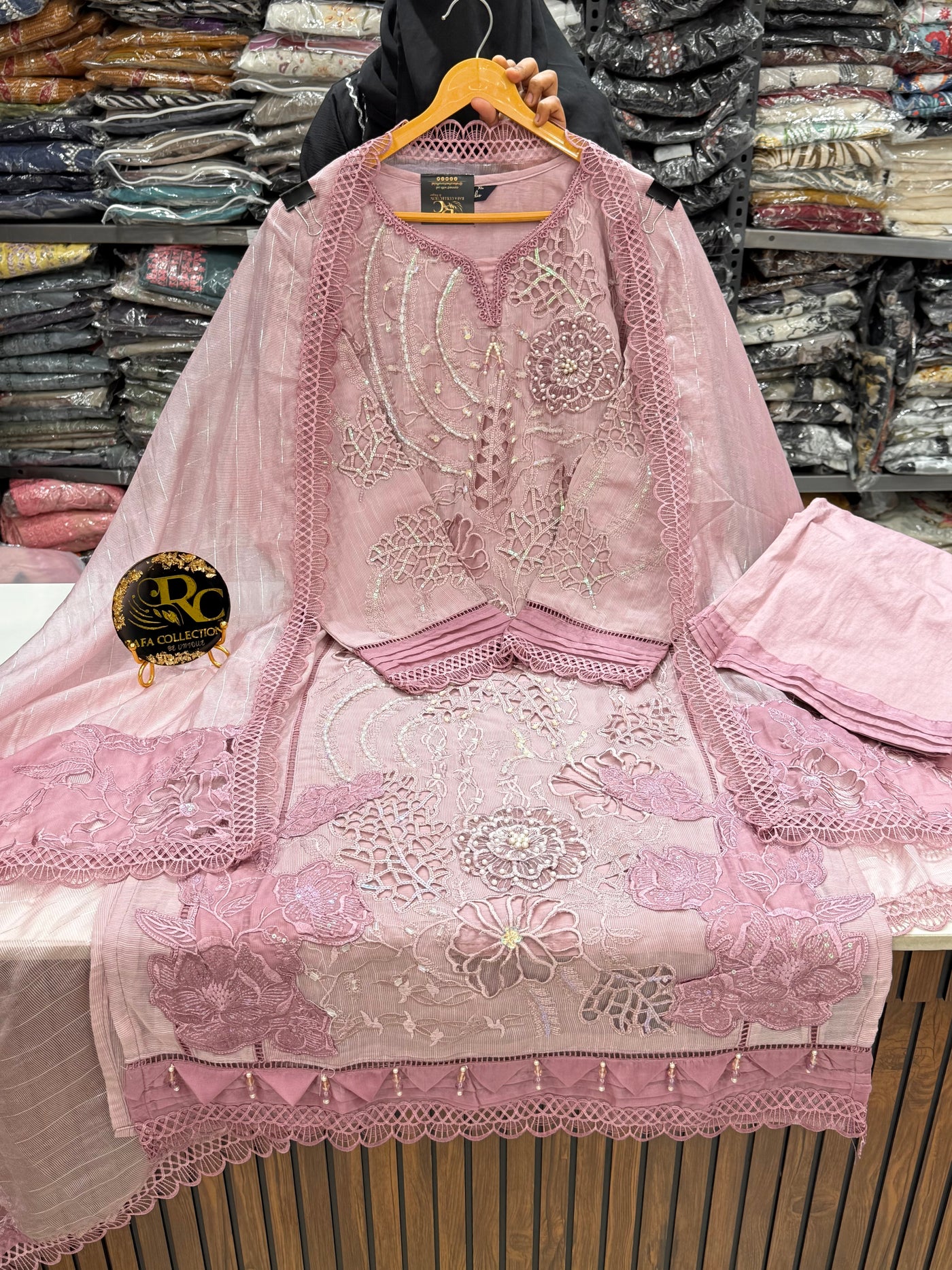 Premium cutwork suit 2804