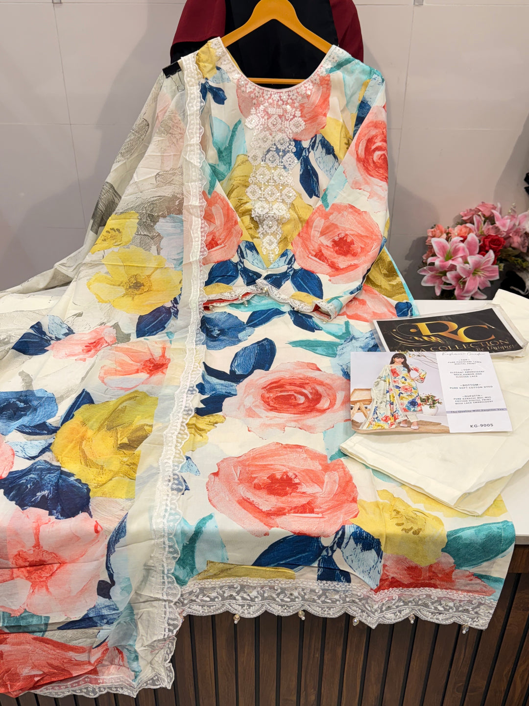 Luxurious Lawn Suits 3622