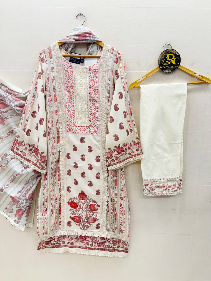 The Hermitage lawn suits 3008