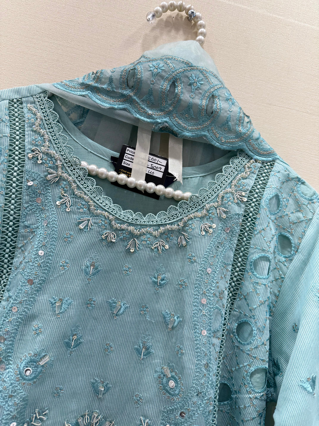 Pakistani cutwork suit 5009