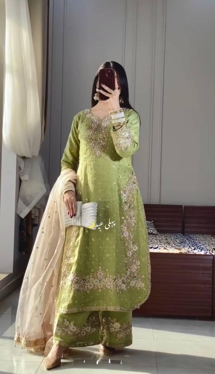 Viral Pakistani Suits 2782