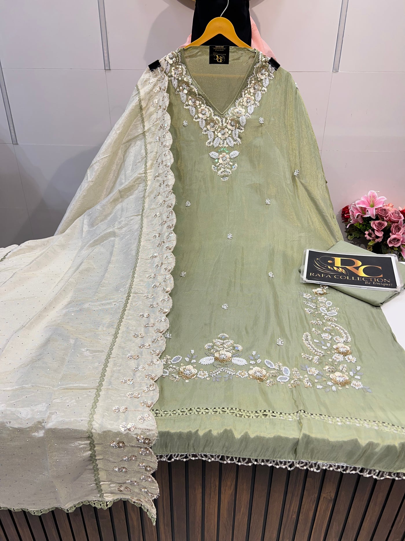 Shimmer Handwork Suit 15225