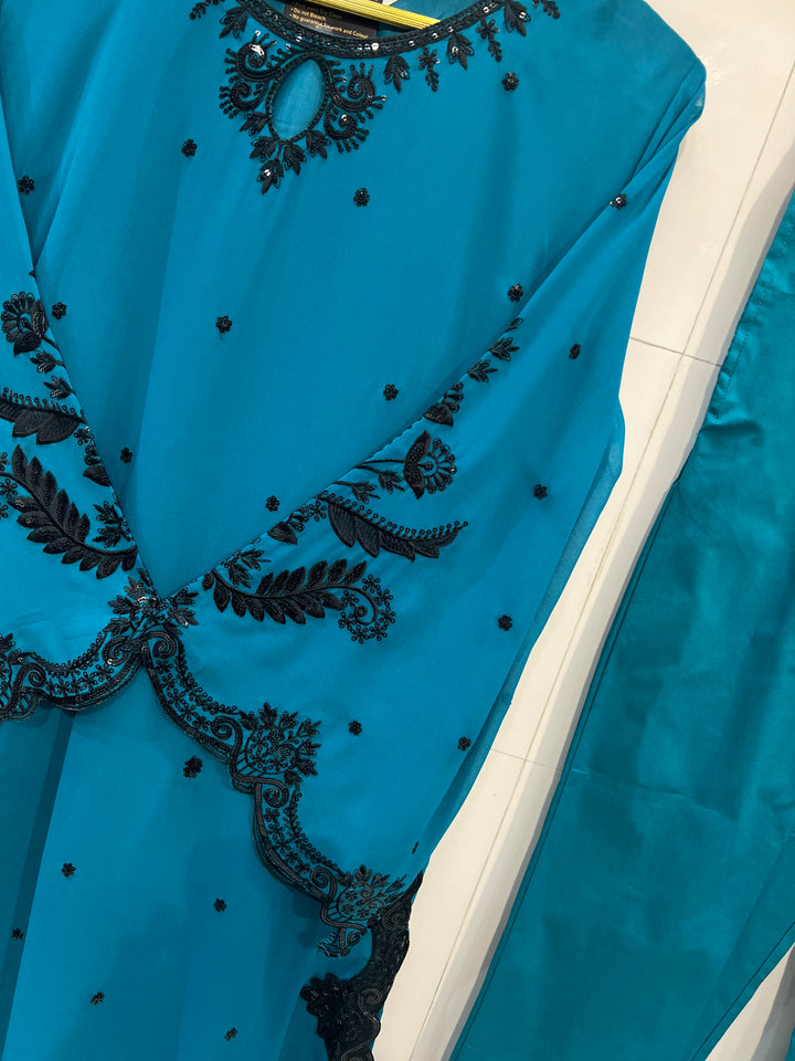 Pakistani suits 2520