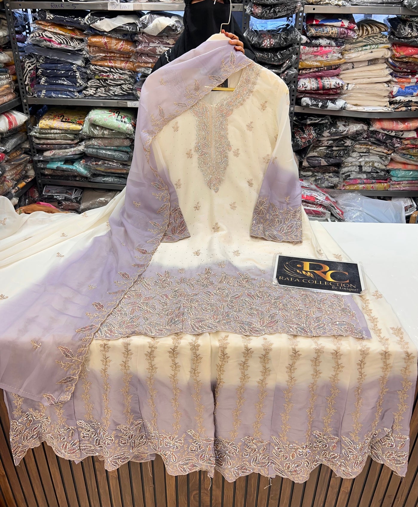 Pakistani party wear suits 17391