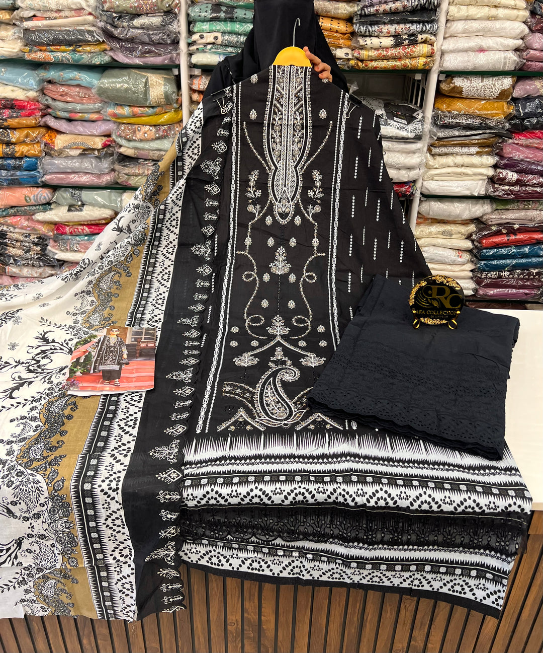 Chikankari Embroided Pakistani suits
129665