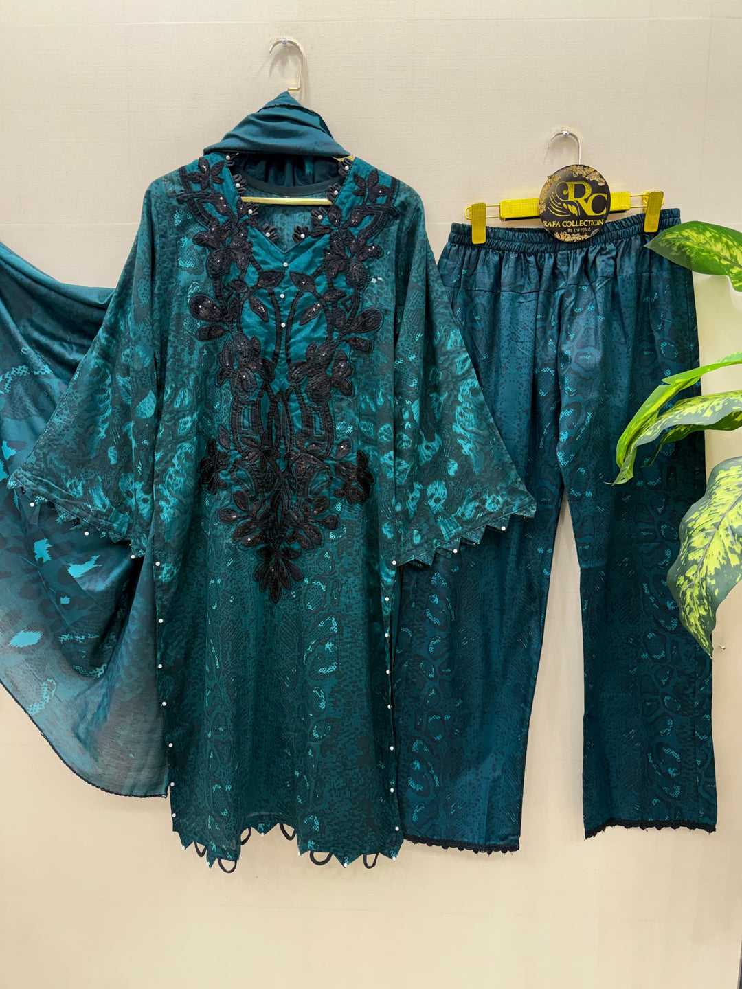 Pakistani patch work suits 3004