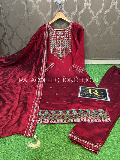 Embroided silk suit 174