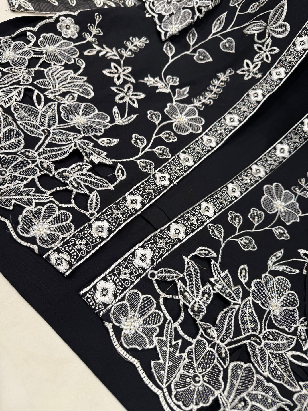 Premium cutwork suit 2541