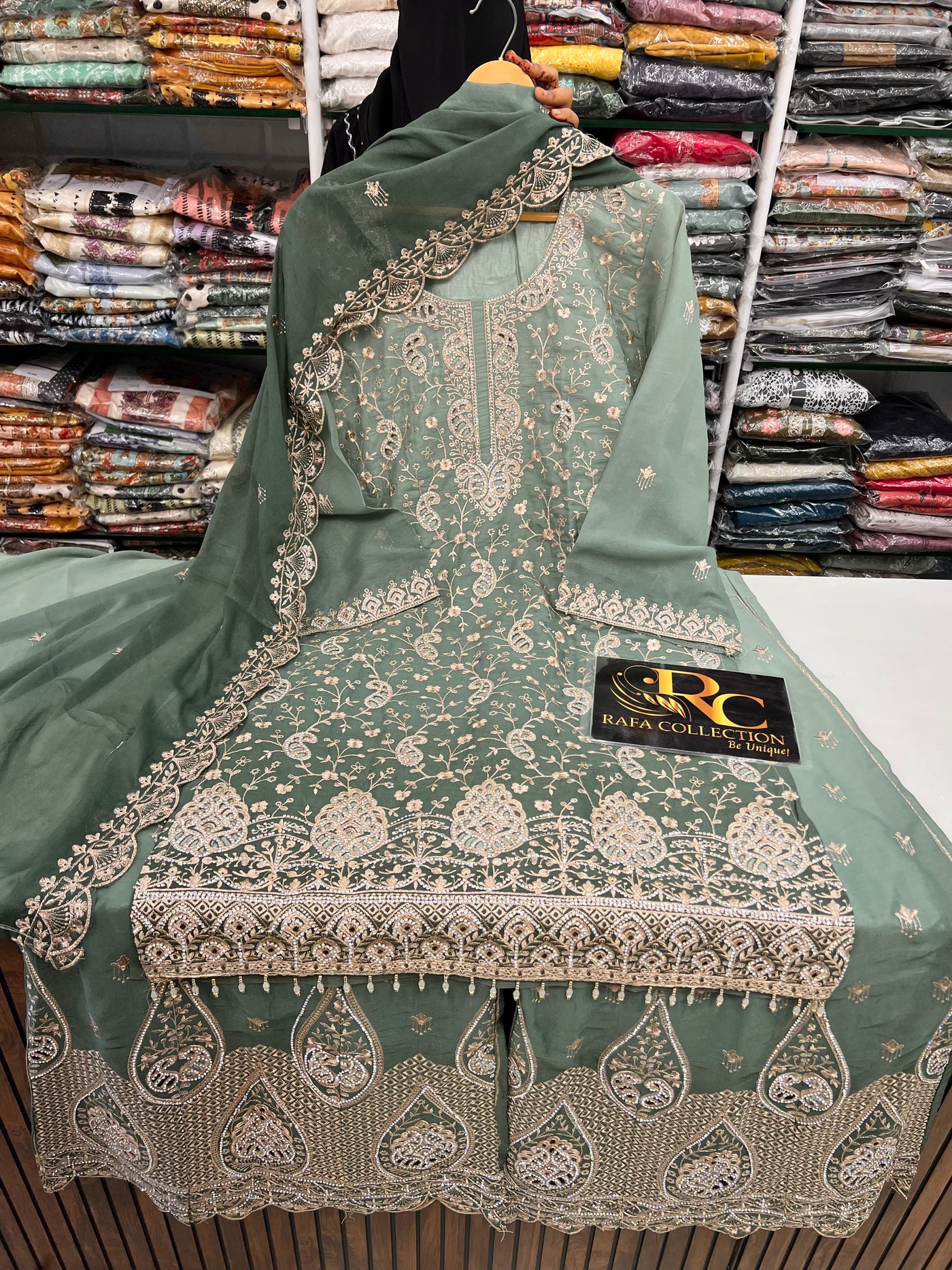 Pakistani party wear suits 17396