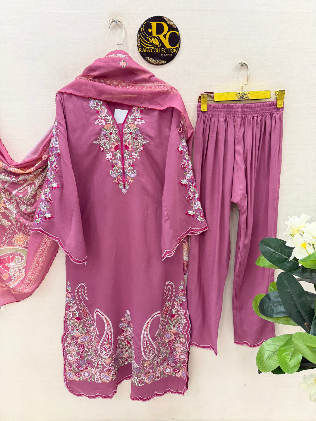 Pakistani Embroidered Suit’s