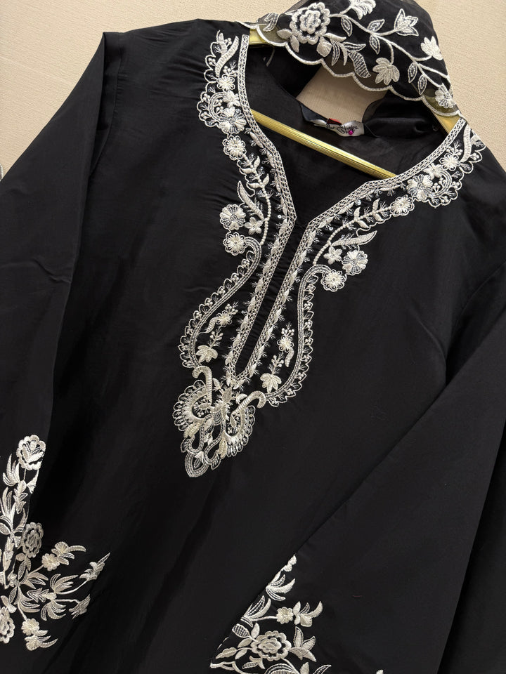 Pakistani embroidered suits 3003