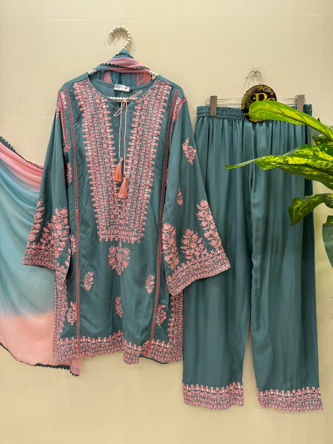 Pakistani embroidered suit for women 4004