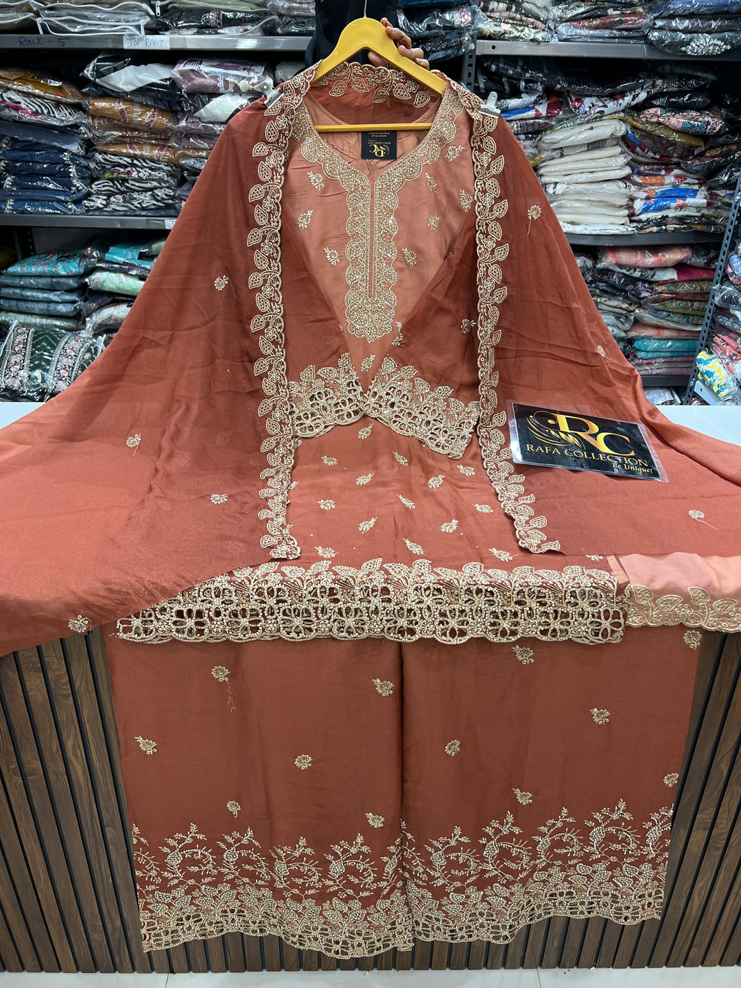 Pakistani party wear suits 17396