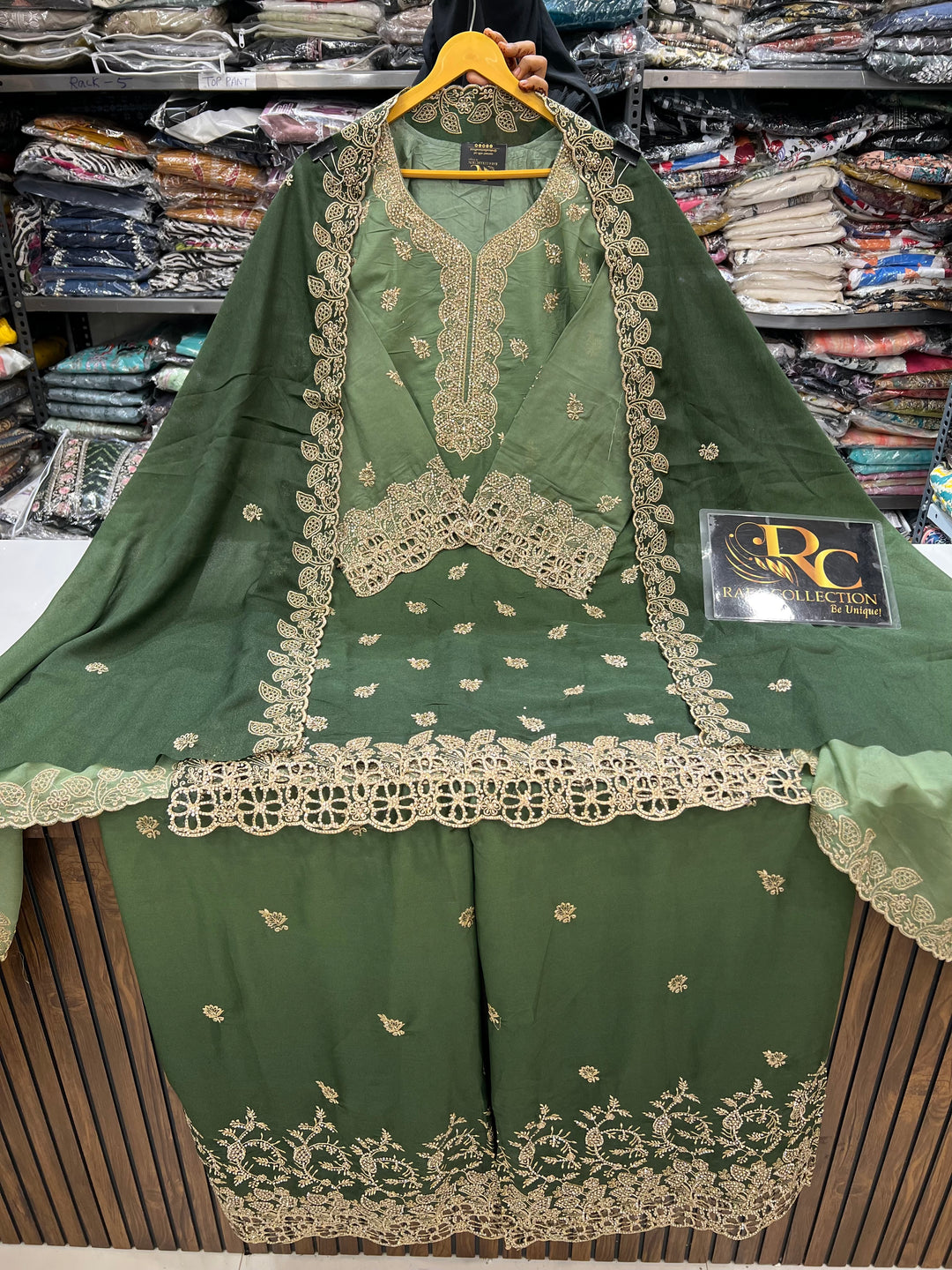 Pakistani party wear suits 17396