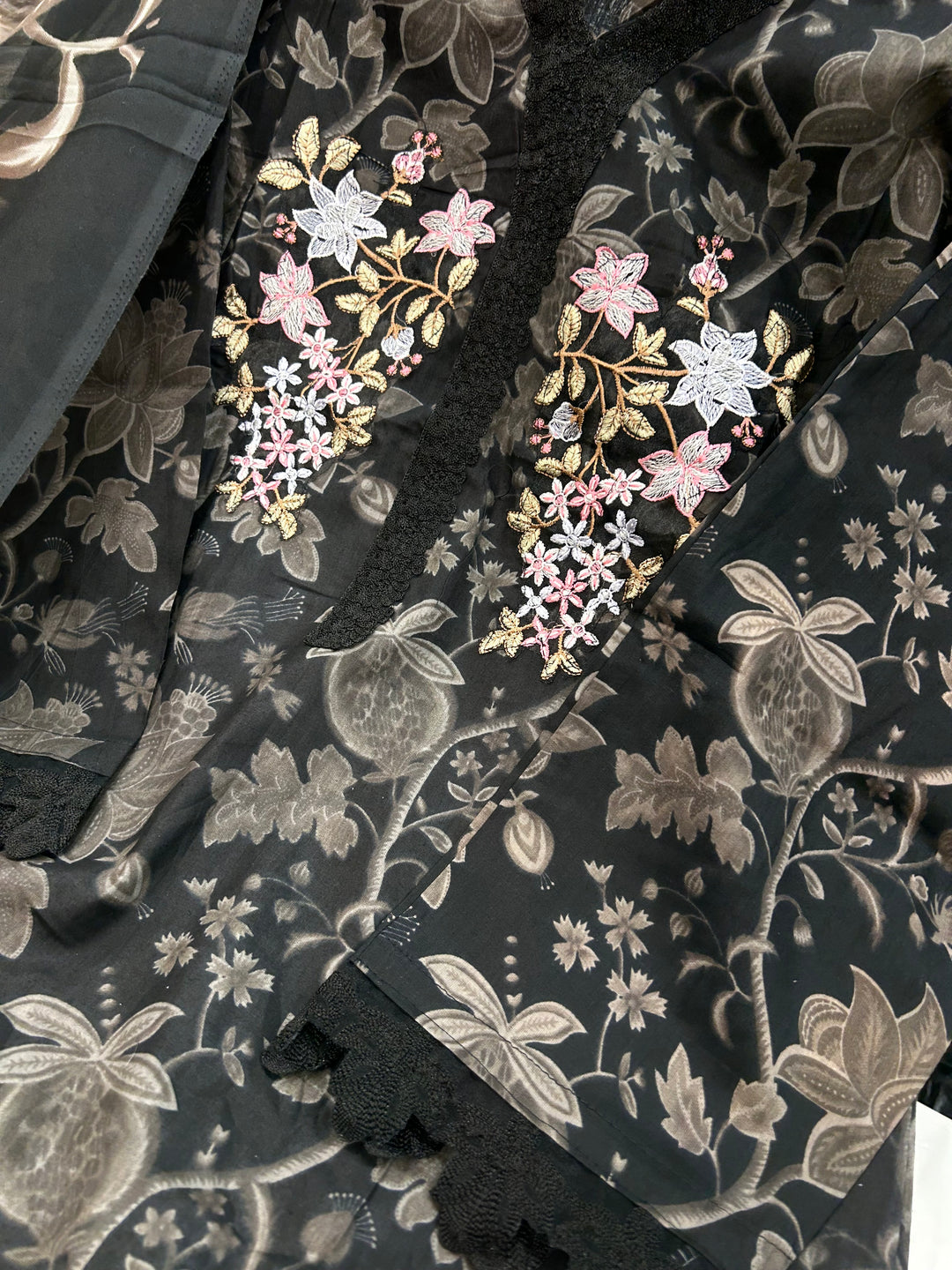 Pakistani embroided suit 1993
