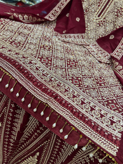 Traditional wedding attire 2819