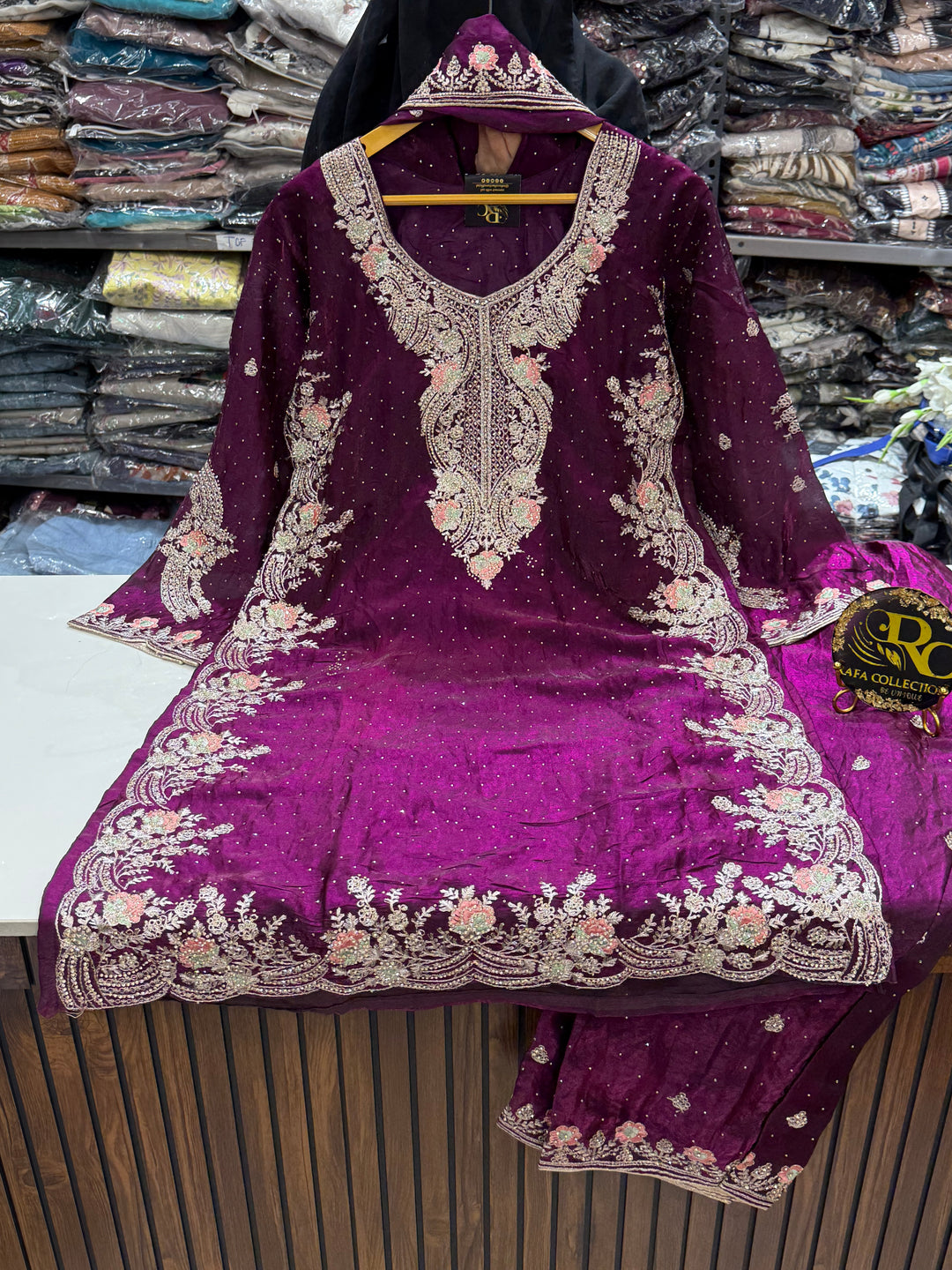 Pakistani formals suits 2810