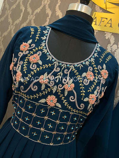 Handwork nyra-cut